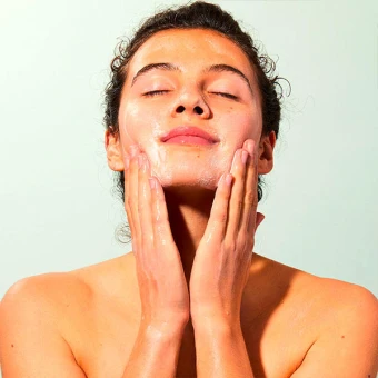 NUXE BIO Pflanzliches Reinigungsöl Für Gesicht Und Körper 200 Ml 4 NUXE BIO Pflanzliches Reinigungsöl Für Gesicht Und Körper 200 Ml – Bild 4