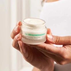 ANNEMARIE BÖRLIND LL REGENERATION GESICHTSPFLEGE-SET Love My Skin Limited Edition 10 ANNEMARIE BÖRLIND LL REGENERATION GESICHTSPFLEGE-SET Love My Skin Limited Edition -Aveda Kosmetik Geschaft 2541297 ANNEMARIE BOERLIND LL REGENERATION GESICHTSPFLEGE SET Love my Skin Limited Edition.51c24245