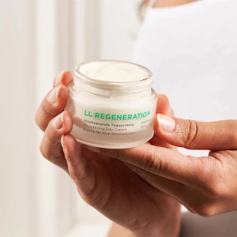 ANNEMARIE BÖRLIND LL REGENERATION GESICHTSPFLEGE-SET Love My Skin Limited Edition 5 ANNEMARIE BÖRLIND LL REGENERATION GESICHTSPFLEGE-SET Love My Skin Limited Edition – Bild 5